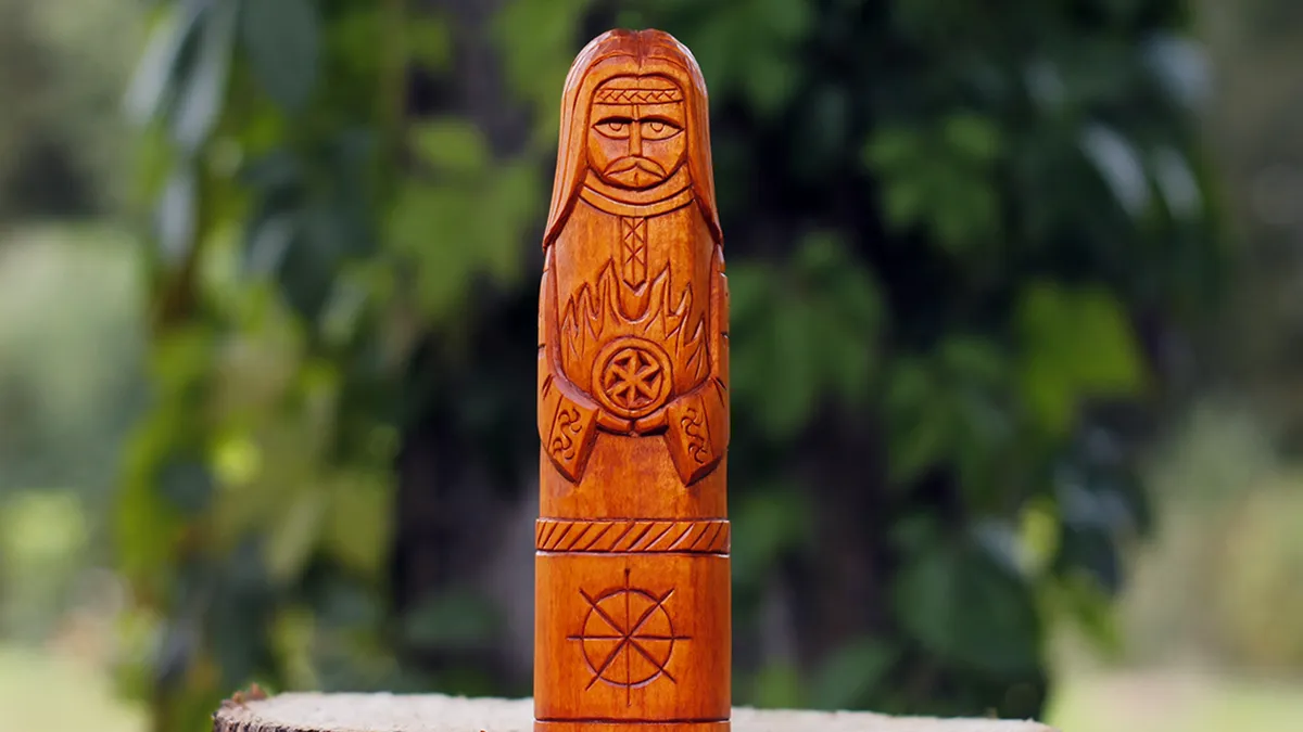 Видео обзор кумира Коляды 20 см из натурального дерева - демонстрация ручной работы мастера