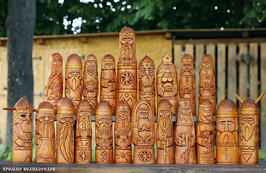 Пантеон Славянских Богов в домашнем Красном Куту - коллекция деревянных кумиров ручной работы