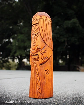 Кумир Мать Сыра Земля - вид сбоку