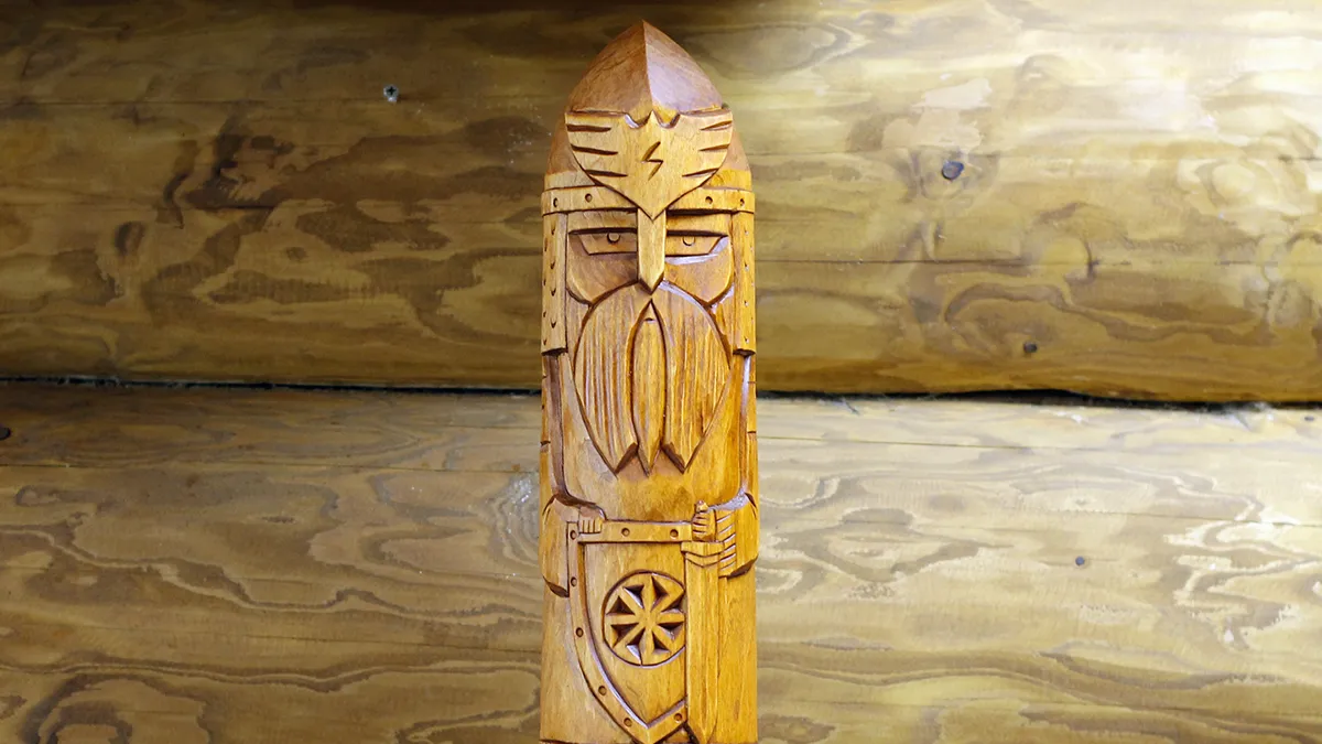 Видео обзор кумира Перуна 40 см из натурального дерева - демонстрация ручной работы мастера