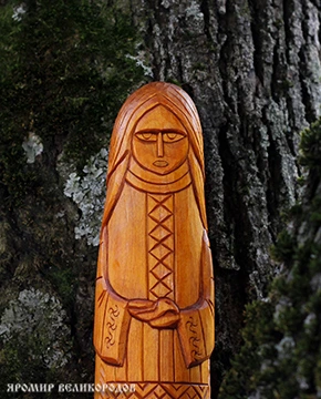 Кумир Богини Рожаны 30 см, фронтальный ракурс, величественное деревянное изваяние славянской богини благополучия