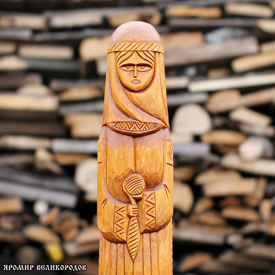 Макошь - славянская богиня судьбы, пряха с веретеном, великая мать.