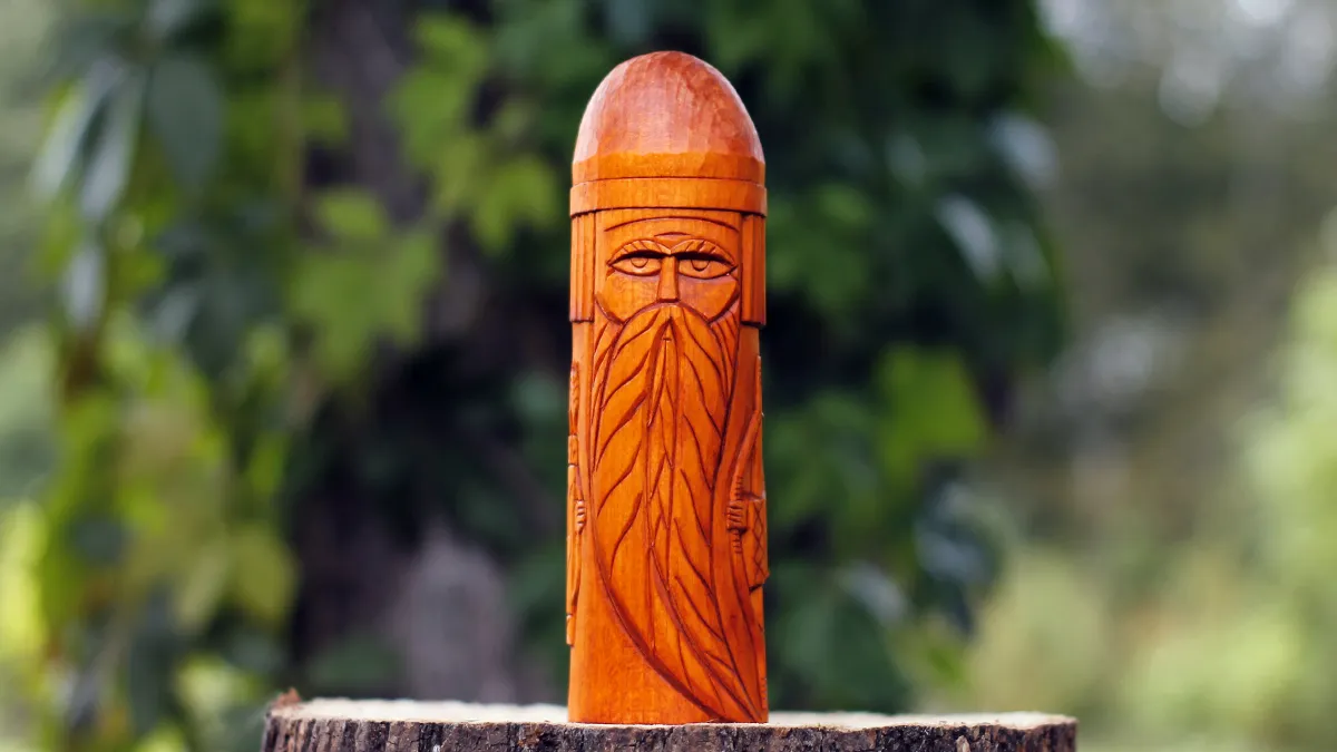 Видео обзор кумира Стрибога 20 см из натурального дерева - демонстрация ручной работы мастера