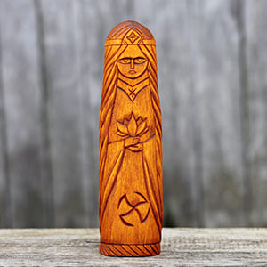Кумир Богини Тары (Таруса) 20 см - фронтальный вид, деревянная скульптура богини защиты