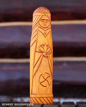 Кумир Богини Тары (Таруса) 30 см - детальная резьба лика и атрибутов богини