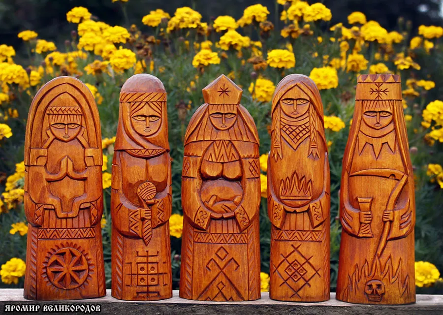 Женские богини славянского пантеона: Лада, Макошь, Берегиня, Жива - деревянные кумиры ручной работы